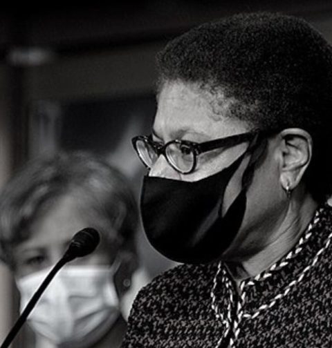 petitions-demanding-la-mayor-karen-bass’-resignation-over-fire-debacle-pick-up-steam