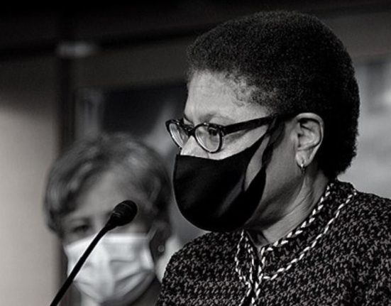 petitions-demanding-la-mayor-karen-bass’-resignation-over-fire-debacle-pick-up-steam