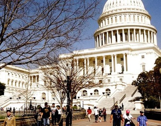 gen-z-congressional-staffers-demand-shorter-work-hours