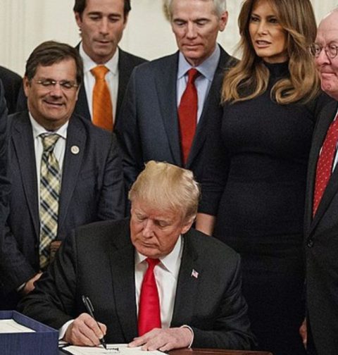 ‘radical-transparency’:-trump-orders-‘wasteful’-federal-programs,-contracts-exposed