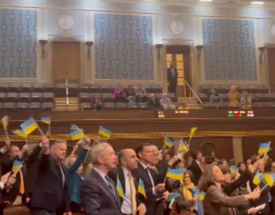 gop-senator-introduces-bill-to-ban-foreign-flags-from-the-us.-capitol