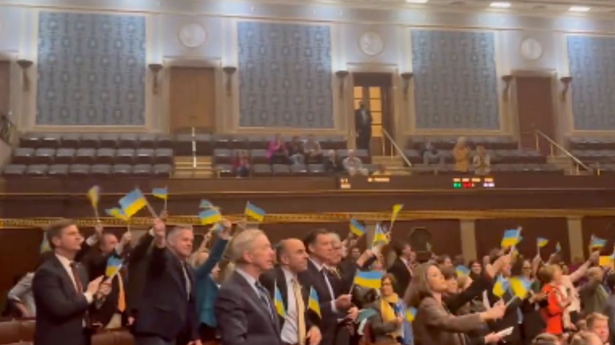gop-senator-introduces-bill-to-ban-foreign-flags-from-the-us.-capitol