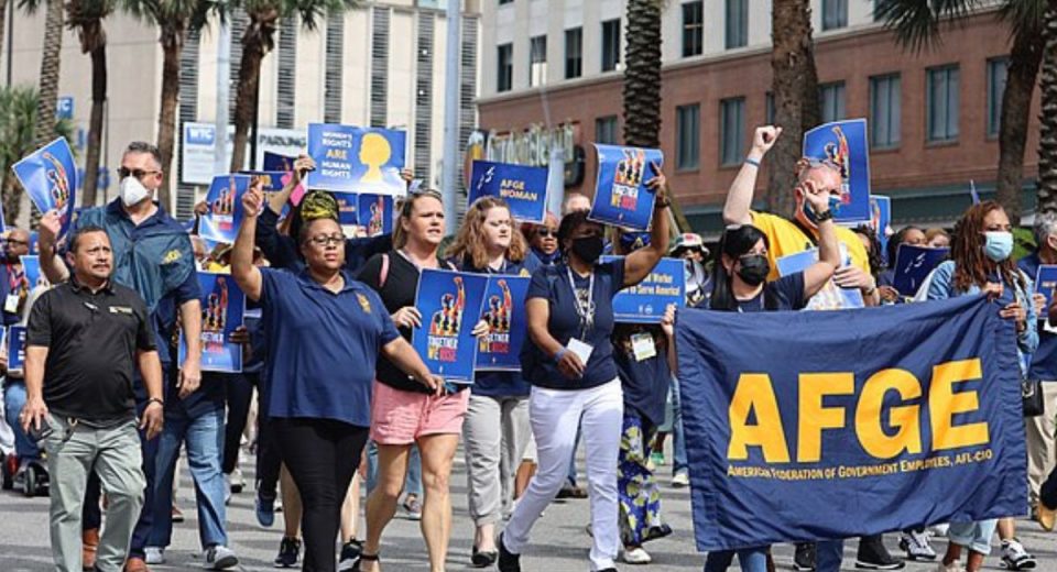 yes,-ban-all-federal-“labor-unions”