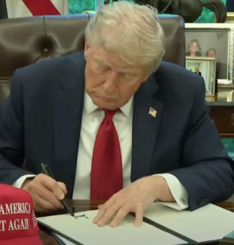 trump-order-strips-funding-from-sanctuary-cities-engaged-in-‘insurrection’