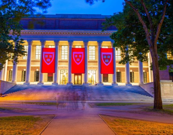 trump-suspends-visas-for-new-harvard-international-students