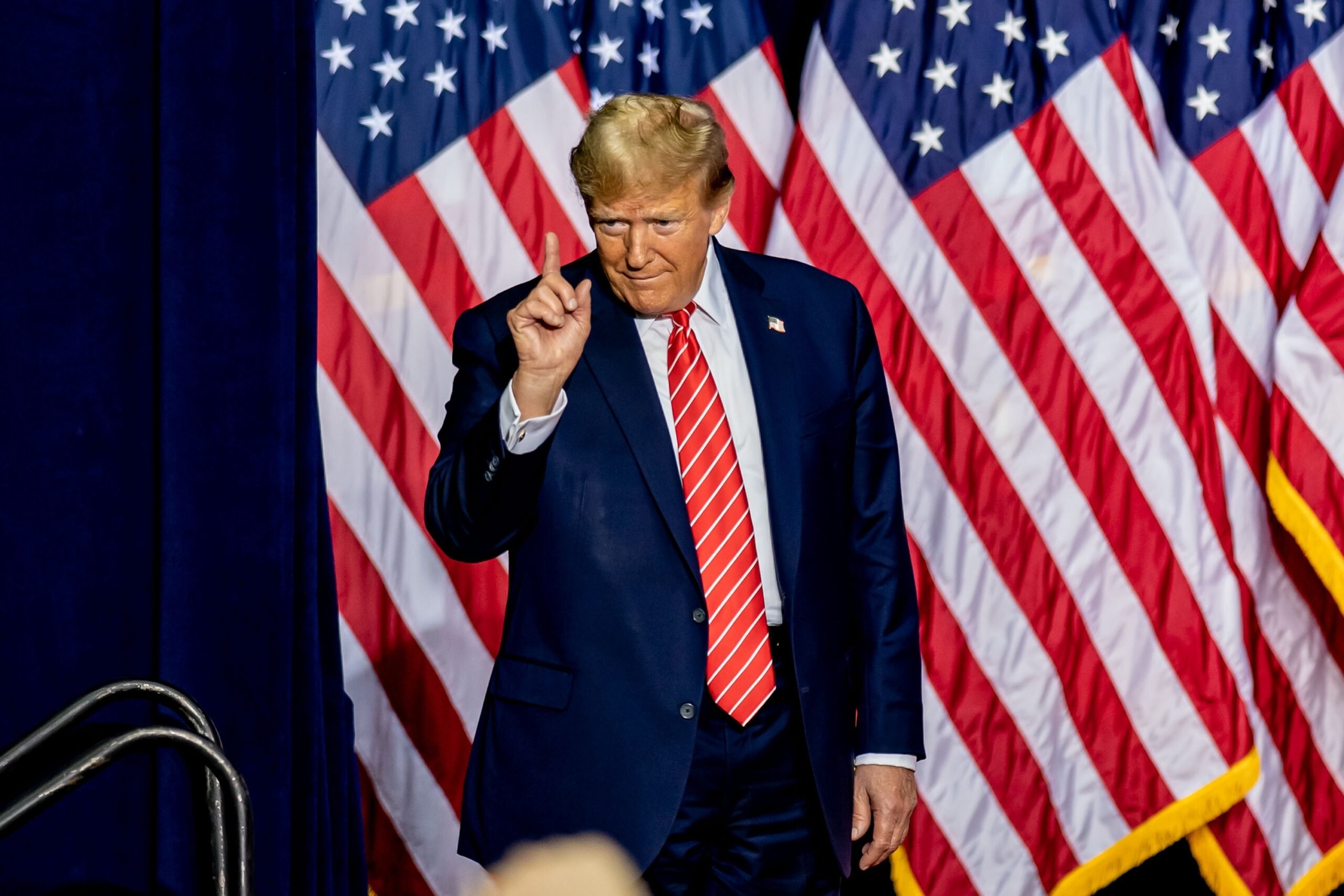 trump:-protesters-disrupting-dc-military-parade-will-be-met-with-‘very-heavy-force’