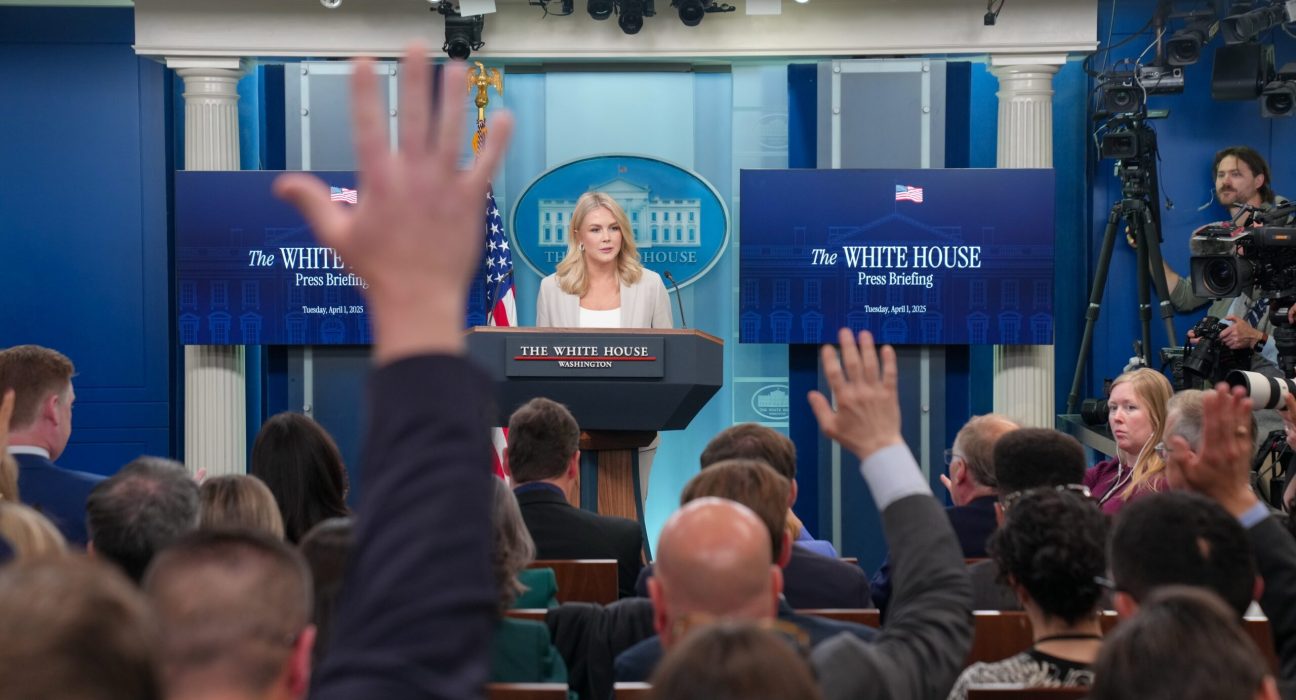 white-house-says-330-illegal-immigrants-arrested-during-la-riots-will-be-deported