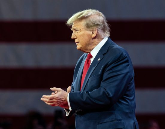 trump-signs-resolutions-nixing-california’s-ev-rules