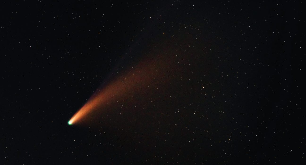 video:-doorcam-captures-shooting-meteor-exploding-into-huge-fireball-over-colorado