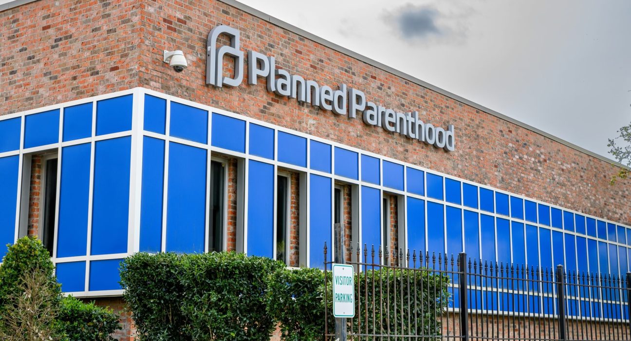 federal-judge-orders-trump-admin-not-to-cut-off-planned-parenthood-funding